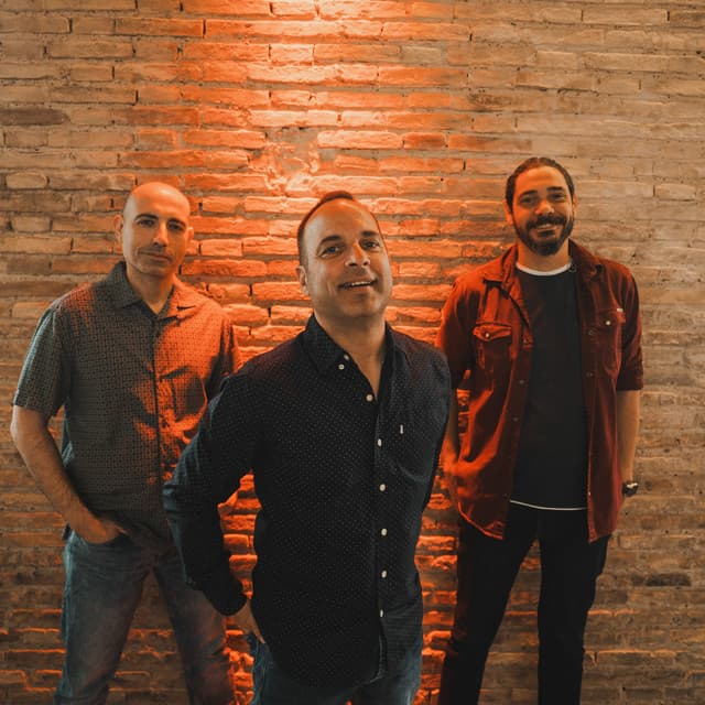 nosotros tres