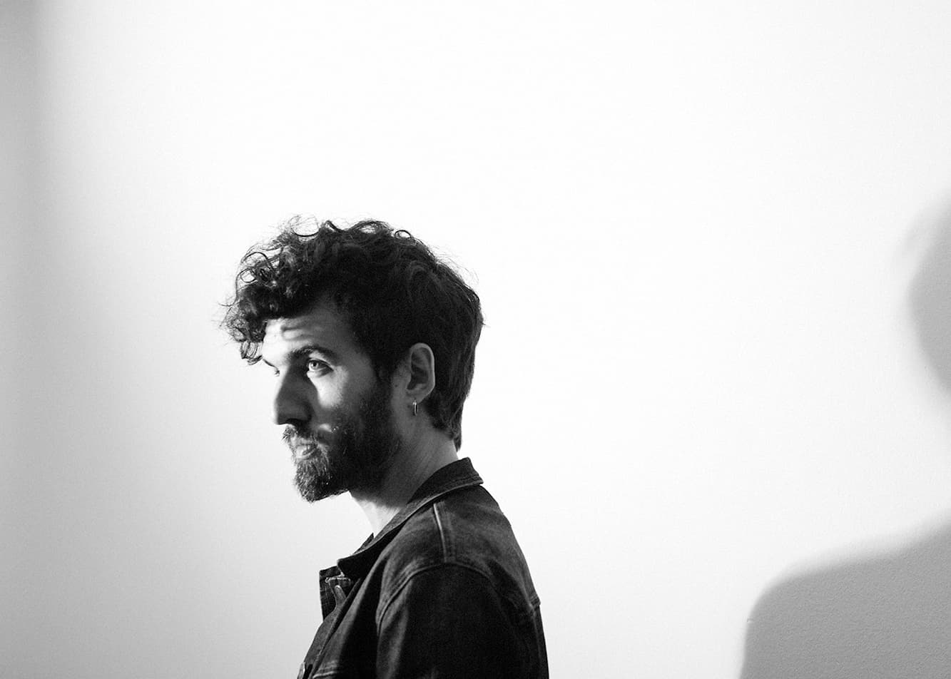 Retrato promocional de Guille Galván para su disco en solitario